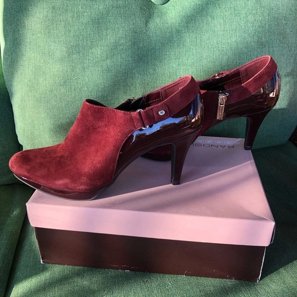 Bandolino women’s suede/leather booties - Picture 4 of 5